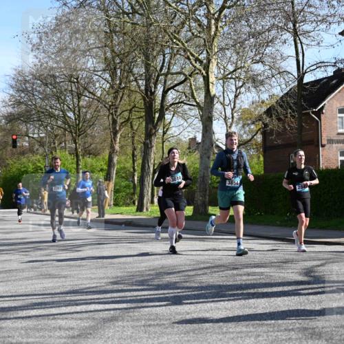 12.04.2026 - 45. Internationalen Wilhelmsburger Insellauf J. Mangold http://msf.ph/oto/9461720 12.04.2026 10:46:48 Ziel 4331, 3553, 3713, 3860, 5538, 4706, 4700, 5803, 2206, 5421, 5626, 3493, 3494, 3010, 3854, 2393, 2845, 3332, 3349, 4297, 3830, 3098, 5445, 4992, 3450, 5054 meine-sportfotos.de