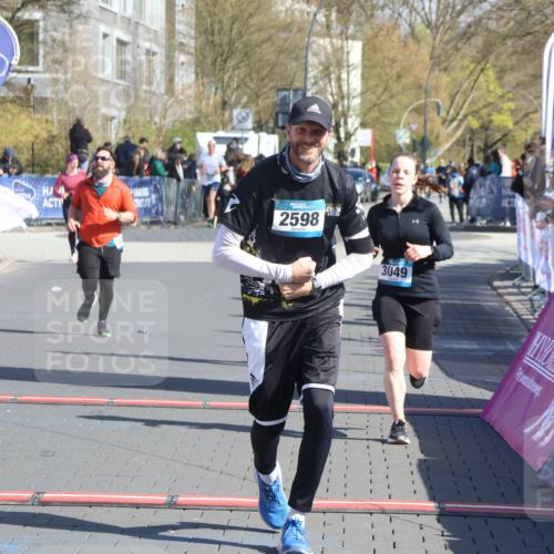 12.04.2026 - 45. Internationalen Wilhelmsburger Insellauf Strokosch-Dieckow http://msf.ph/oto/9461721 12.04.2026 10:51:45 Ziel 3996, 5608, 2598, 3049, 4263, 5769 meine-sportfotos.de