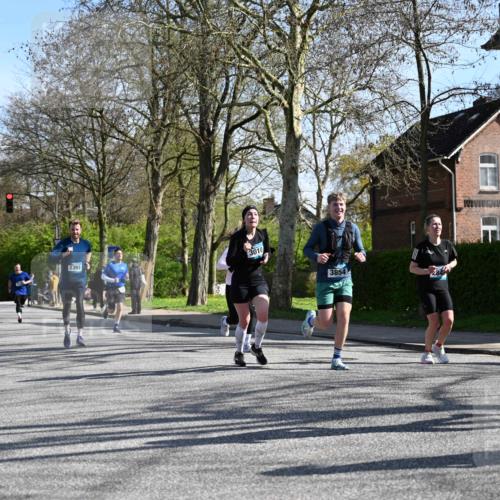 12.04.2026 - 45. Internationalen Wilhelmsburger Insellauf J. Mangold http://msf.ph/oto/9461722 12.04.2026 10:46:48 Ziel 4331, 3553, 3713, 3860, 5538, 4706, 4700, 5803, 2206, 5421, 5626, 3493, 3494, 3010, 3854, 2393, 2845, 3332, 3349, 4297, 3830, 3098, 5445, 4992, 3450, 5054 meine-sportfotos.de