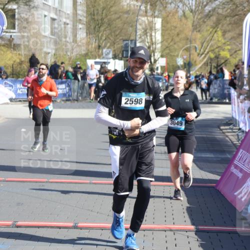 12.04.2026 - 45. Internationalen Wilhelmsburger Insellauf Strokosch-Dieckow http://msf.ph/oto/9461729 12.04.2026 10:51:45 Ziel 3996, 5608, 2598, 3049, 4263, 5769 meine-sportfotos.de