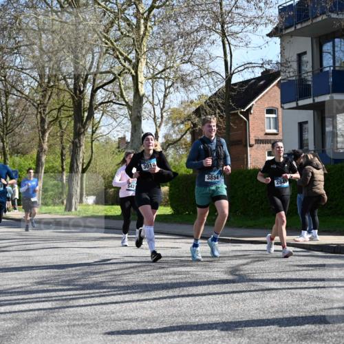 12.04.2026 - 45. Internationalen Wilhelmsburger Insellauf J. Mangold http://msf.ph/oto/9461732 12.04.2026 10:46:49 Ziel 3713, 3860, 5538, 4706, 4700, 5803, 2206, 5421, 5626, 3493, 3494, 3010, 3854, 2393, 2845, 3332, 3349, 4297, 3830, 3098, 5445, 3098, 5445, 4992, 3450, 5054, 2358, 4932 meine-sportfotos.de