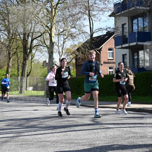 12.04.2026 - 45. Internationalen Wilhelmsburger Insellauf J. Mangold http://msf.ph/oto/9461737 12.04.2026 10:46:49 Ziel 3713, 3860, 5538, 4706, 4700, 5803, 2206, 5421, 5626, 3493, 3494, 3010, 3854, 2393, 2845, 3332, 3349, 4297, 3830, 3098, 5445, 3098, 5445, 4992, 3450, 5054, 2358, 4932 meine-sportfotos.de