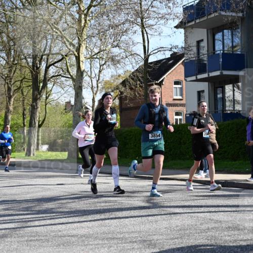 12.04.2026 - 45. Internationalen Wilhelmsburger Insellauf J. Mangold http://msf.ph/oto/9461739 12.04.2026 10:46:49 Ziel 3713, 3860, 5538, 4706, 4700, 5803, 2206, 5421, 5626, 3493, 3494, 3010, 3854, 2393, 2845, 3332, 3349, 4297, 3830, 3098, 5445, 3098, 5445, 4992, 3450, 5054, 2358, 4932 meine-sportfotos.de