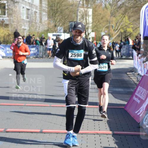 12.04.2026 - 45. Internationalen Wilhelmsburger Insellauf Strokosch-Dieckow http://msf.ph/oto/9461741 12.04.2026 10:51:45 Ziel 3996, 5608, 2598, 3049, 4263, 5769 meine-sportfotos.de