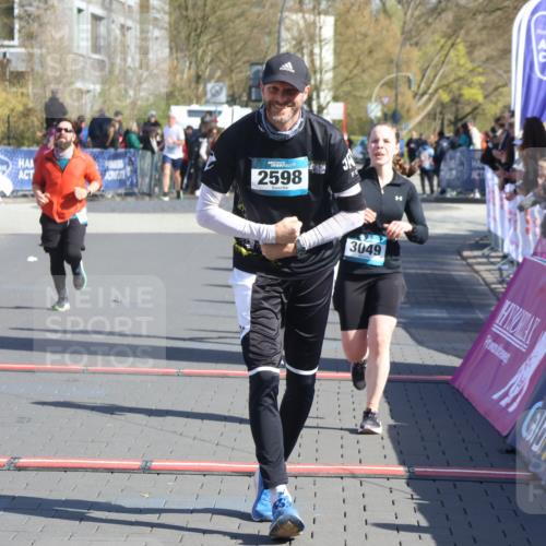 12.04.2026 - 45. Internationalen Wilhelmsburger Insellauf Strokosch-Dieckow http://msf.ph/oto/9461755 12.04.2026 10:51:45 Ziel 3996, 5608, 2598, 3049, 4263, 5769 meine-sportfotos.de
