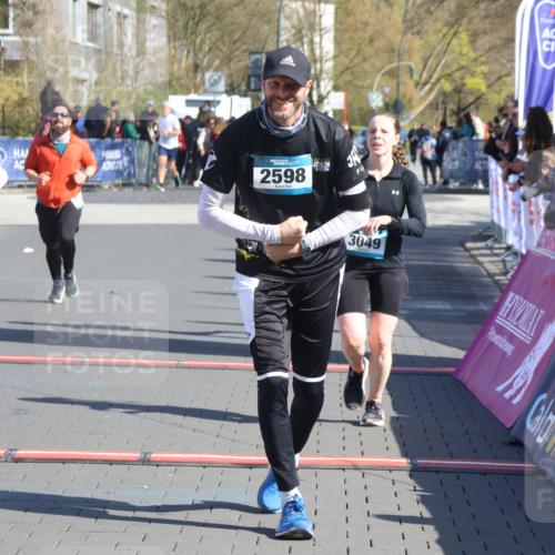 12.04.2026 - 45. Internationalen Wilhelmsburger Insellauf Strokosch-Dieckow http://msf.ph/oto/9461760 12.04.2026 10:51:45 Ziel 3996, 5608, 2598, 3049, 4263, 5769 meine-sportfotos.de
