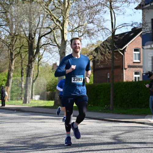 12.04.2026 - 45. Internationalen Wilhelmsburger Insellauf J. Mangold http://msf.ph/oto/9461761 12.04.2026 10:46:51 Ziel 3860, 5538, 4706, 4700, 5803, 2206, 5421, 5626, 3493, 3494, 3010, 3854, 2393, 2845, 3332, 3349, 4297, 3830, 3098, 5445, 4992, 3450, 5054, 2358, 4932 meine-sportfotos.de