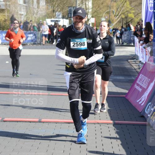 12.04.2026 - 45. Internationalen Wilhelmsburger Insellauf Strokosch-Dieckow http://msf.ph/oto/9461769 12.04.2026 10:51:45 Ziel 3996, 5608, 2598, 3049, 4263, 5769 meine-sportfotos.de