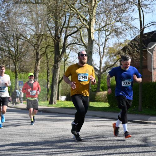 12.04.2026 - 45. Internationalen Wilhelmsburger Insellauf J. Mangold http://msf.ph/oto/9461771 12.04.2026 10:46:56 Ziel 5803, 2206, 5421, 5626, 3493, 3494, 3010, 3854, 2393, 2845, 3332, 3349, 4297, 3830, 3098, 5445, 4992, 3450, 5054, 5054, 2358, 4932, 4402, 4367 meine-sportfotos.de