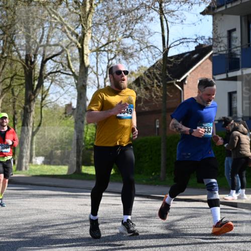 12.04.2026 - 45. Internationalen Wilhelmsburger Insellauf J. Mangold http://msf.ph/oto/9461777 12.04.2026 10:46:56 Ziel 5803, 2206, 5421, 5626, 3493, 3494, 3010, 3854, 2393, 2845, 3332, 3349, 4297, 3830, 3098, 5445, 4992, 3450, 5054, 5054, 2358, 4932, 4402, 4367 meine-sportfotos.de