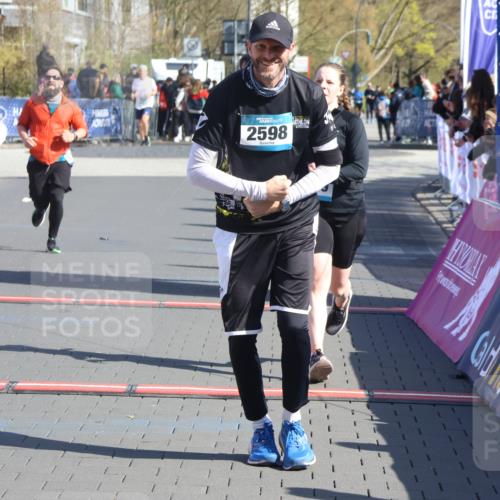 12.04.2026 - 45. Internationalen Wilhelmsburger Insellauf Strokosch-Dieckow http://msf.ph/oto/9461785 12.04.2026 10:51:45 Ziel 3996, 5608, 2598, 3049, 4263, 5769 meine-sportfotos.de