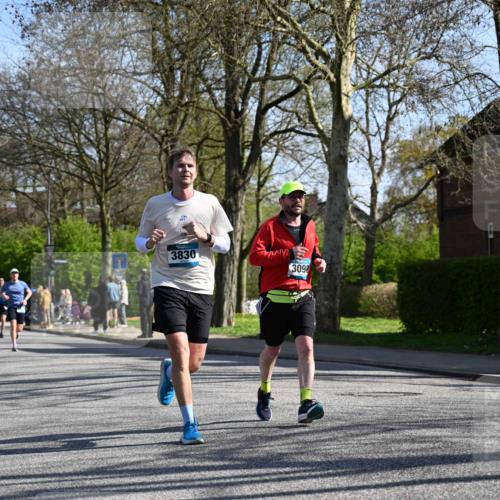 12.04.2026 - 45. Internationalen Wilhelmsburger Insellauf J. Mangold http://msf.ph/oto/9461787 12.04.2026 10:46:57 Ziel 2206, 5421, 5626, 3493, 3494, 3010, 3854, 2393, 2845, 3332, 3349, 4297, 3830, 3098, 5445, 4992, 3450, 5054, 2358, 4932, 4402, 4367 meine-sportfotos.de