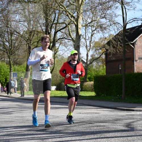 12.04.2026 - 45. Internationalen Wilhelmsburger Insellauf J. Mangold http://msf.ph/oto/9461793 12.04.2026 10:46:57 Ziel 2206, 5421, 5626, 3493, 3494, 3010, 3854, 2393, 2845, 3332, 3349, 4297, 3830, 3098, 5445, 4992, 3450, 5054, 2358, 4932, 4402, 4367 meine-sportfotos.de