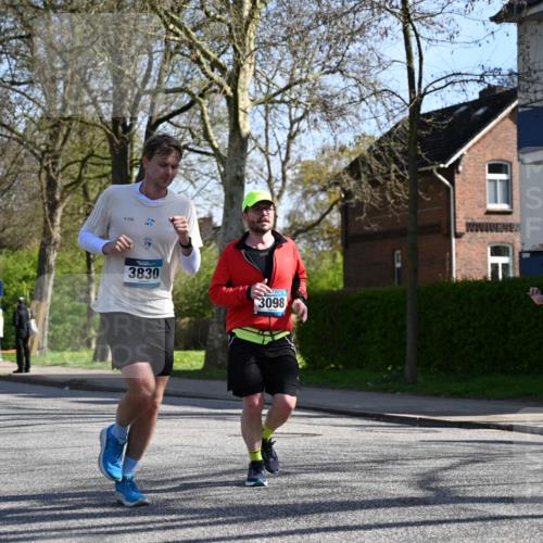 12.04.2026 - 45. Internationalen Wilhelmsburger Insellauf J. Mangold http://msf.ph/oto/9461796 12.04.2026 10:46:58 Ziel 2206, 5421, 5626, 3493, 3494, 3010, 3854, 2393, 2845, 3332, 3349, 4297, 3830, 3098, 5445, 4992, 3450, 5054, 2358, 4932, 4402, 4367, 4181 meine-sportfotos.de