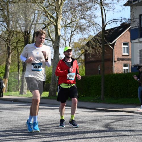 12.04.2026 - 45. Internationalen Wilhelmsburger Insellauf J. Mangold http://msf.ph/oto/9461800 12.04.2026 10:46:58 Ziel 2206, 5421, 5626, 3493, 3494, 3010, 3854, 2393, 2845, 3332, 3349, 4297, 3830, 3098, 5445, 4992, 3450, 5054, 2358, 4932, 4402, 4367, 4181 meine-sportfotos.de