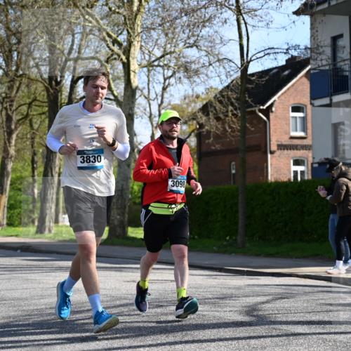 12.04.2026 - 45. Internationalen Wilhelmsburger Insellauf J. Mangold http://msf.ph/oto/9461801 12.04.2026 10:46:58 Ziel 2206, 5421, 5626, 3493, 3494, 3010, 3854, 2393, 2845, 3332, 3349, 4297, 3830, 3098, 5445, 4992, 3450, 5054, 2358, 4932, 4402, 4367, 4181 meine-sportfotos.de