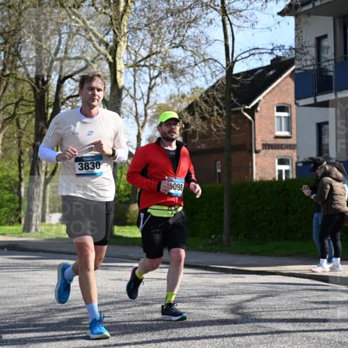 12.04.2026 - 45. Internationalen Wilhelmsburger Insellauf J. Mangold http://msf.ph/oto/9461802 12.04.2026 10:46:58 Ziel 2206, 5421, 5626, 3493, 3494, 3010, 3854, 2393, 2845, 3332, 3349, 4297, 3830, 3098, 5445, 4992, 3450, 5054, 2358, 4932, 4402, 4367, 4181 meine-sportfotos.de