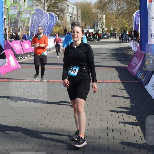 12.04.2026 - 45. Internationalen Wilhelmsburger Insellauf Strokosch-Dieckow http://msf.ph/oto/9461805 12.04.2026 10:51:49 Ziel 3049, 4263, 5769, 3572 meine-sportfotos.de