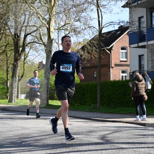 12.04.2026 - 45. Internationalen Wilhelmsburger Insellauf J. Mangold http://msf.ph/oto/9461807 12.04.2026 10:47:05 Ziel 3332, 3349, 4297, 3830, 3098, 5445, 4992, 3450, 5054, 2358, 4932, 4402, 4367, 4181, 5272, 3174, 4360, 4539 meine-sportfotos.de
