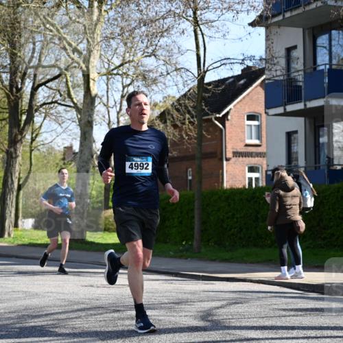 12.04.2026 - 45. Internationalen Wilhelmsburger Insellauf J. Mangold http://msf.ph/oto/9461809 12.04.2026 10:47:05 Ziel 3332, 3349, 4297, 3830, 3098, 5445, 4992, 3450, 5054, 2358, 4932, 4402, 4367, 4181, 5272, 3174, 4360, 4539 meine-sportfotos.de