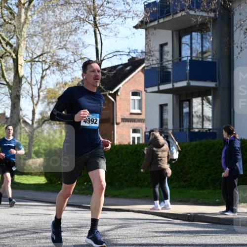 12.04.2026 - 45. Internationalen Wilhelmsburger Insellauf J. Mangold http://msf.ph/oto/9461813 12.04.2026 10:47:05 Ziel 3332, 3349, 4297, 3830, 3098, 5445, 4992, 3450, 5054, 2358, 4932, 4402, 4367, 4181, 5272, 3174, 4360, 4539 meine-sportfotos.de
