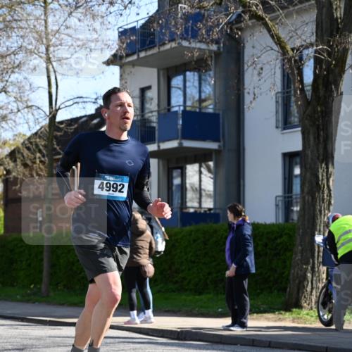 12.04.2026 - 45. Internationalen Wilhelmsburger Insellauf J. Mangold http://msf.ph/oto/9461818 12.04.2026 10:47:05 Ziel 3332, 3349, 4297, 3830, 3098, 5445, 4992, 3450, 5054, 2358, 4932, 4402, 4367, 4181, 5272, 3174, 4360, 4539 meine-sportfotos.de