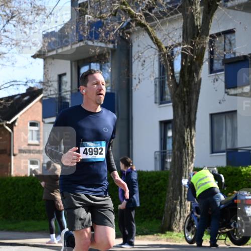 12.04.2026 - 45. Internationalen Wilhelmsburger Insellauf J. Mangold http://msf.ph/oto/9461824 12.04.2026 10:47:06 Ziel 4297, 3830, 3098, 5445, 4992, 3450, 5054, 2358, 4932, 4402, 4367, 4181, 5272, 3174, 4360, 4539, 3762 meine-sportfotos.de