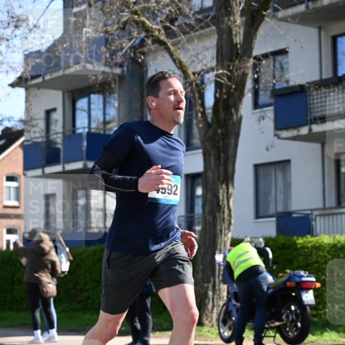 12.04.2026 - 45. Internationalen Wilhelmsburger Insellauf J. Mangold http://msf.ph/oto/9461826 12.04.2026 10:47:06 Ziel 4297, 3830, 3098, 5445, 4992, 3450, 5054, 2358, 4932, 4402, 4367, 4181, 5272, 3174, 4360, 4539, 3762 meine-sportfotos.de