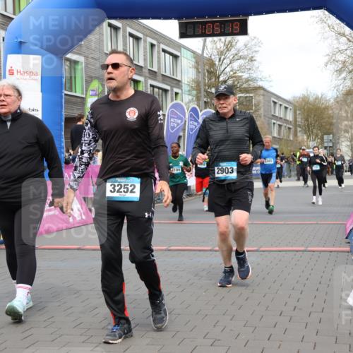 12.04.2026 - 45. Internationalen Wilhelmsburger Insellauf Strokosch-Dieckow http://msf.ph/oto/9461840 12.04.2026 13:18:19 Ziel 3252, 4697, 2903, 4104, 5465, 4998, 5332 meine-sportfotos.de