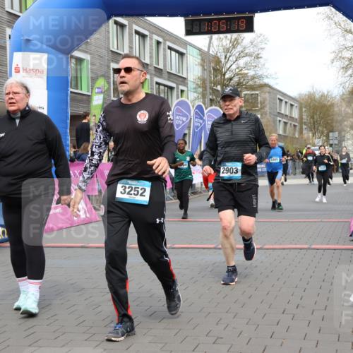 12.04.2026 - 45. Internationalen Wilhelmsburger Insellauf Strokosch-Dieckow http://msf.ph/oto/9461850 12.04.2026 13:18:18 Ziel 3272, 4690, 3252, 4697, 2903, 4104, 5465, 4998, 5332 meine-sportfotos.de