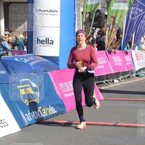 12.04.2026 - 45. Internationalen Wilhelmsburger Insellauf Strokosch-Dieckow http://msf.ph/oto/9461854 12.04.2026 10:51:53 Ziel 5769, 3572, 4503 meine-sportfotos.de