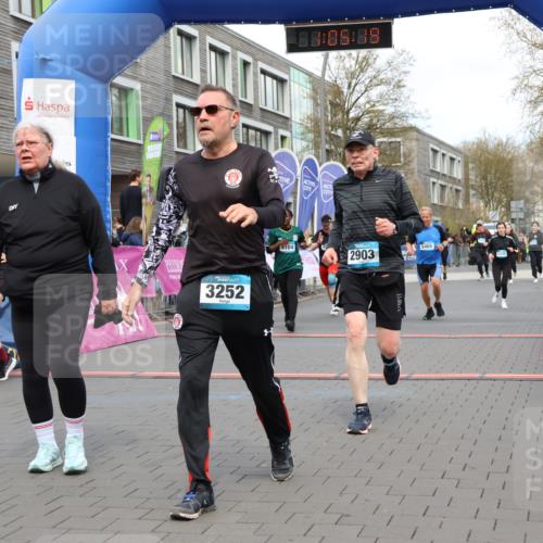12.04.2026 - 45. Internationalen Wilhelmsburger Insellauf Strokosch-Dieckow http://msf.ph/oto/9461862 12.04.2026 13:18:18 Ziel 3272, 4690, 3252, 4697, 2903, 4104, 5465, 4998, 5332 meine-sportfotos.de