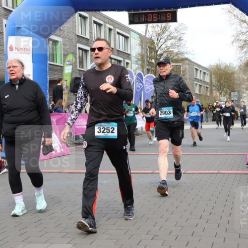 12.04.2026 - 45. Internationalen Wilhelmsburger Insellauf Strokosch-Dieckow http://msf.ph/oto/9461873 12.04.2026 13:18:18 Ziel 3272, 4690, 3252, 4697, 2903, 4104, 5465, 4998, 5332 meine-sportfotos.de