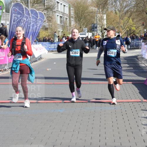 12.04.2026 - 45. Internationalen Wilhelmsburger Insellauf Strokosch-Dieckow http://msf.ph/oto/9461875 12.04.2026 11:09:57 Ziel 2612, 3382, 4081, 3383, 2238 meine-sportfotos.de