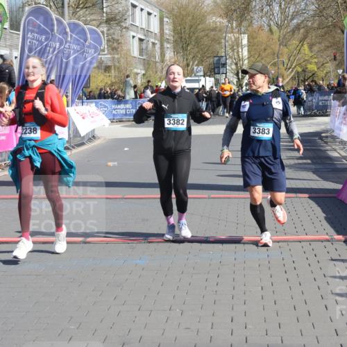 12.04.2026 - 45. Internationalen Wilhelmsburger Insellauf Strokosch-Dieckow http://msf.ph/oto/9461881 12.04.2026 11:09:57 Ziel 2612, 3382, 4081, 3383, 2238 meine-sportfotos.de