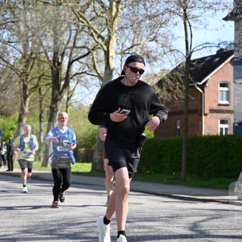 12.04.2026 - 45. Internationalen Wilhelmsburger Insellauf J. Mangold http://msf.ph/oto/9461885 12.04.2026 10:47:43 Ziel 4402, 4367, 4181, 5272, 3174, 4360, 4539, 3762, 4568, 3325, 5749, 2784, 4834, 4330, 3311, 2809, 4415, 4681, 2373, 2384, 2442, 3631, 5578, 3414, 3307, 4882, 2053, 4563, 4866, 4563, 4866, 2438, 3513, 2854, 2887, 3103 meine-sportfotos.de