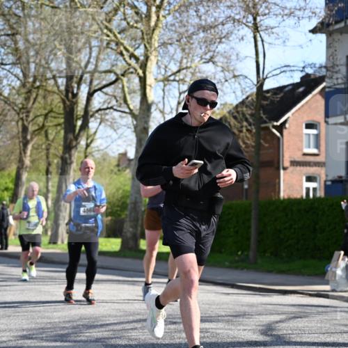 12.04.2026 - 45. Internationalen Wilhelmsburger Insellauf J. Mangold http://msf.ph/oto/9461887 12.04.2026 10:47:43 Ziel 4402, 4367, 4181, 5272, 3174, 4360, 4539, 3762, 4568, 3325, 5749, 2784, 4834, 4330, 3311, 2809, 4415, 4681, 2373, 2384, 2442, 3631, 5578, 3414, 3307, 4882, 2053, 4563, 4866, 4563, 4866, 2438, 3513, 2854, 2887, 3103 meine-sportfotos.de