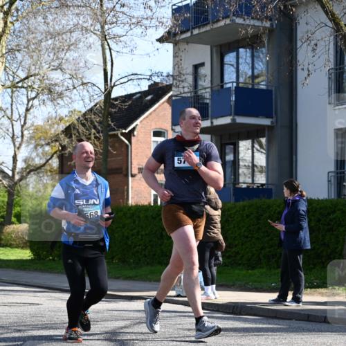 12.04.2026 - 45. Internationalen Wilhelmsburger Insellauf J. Mangold http://msf.ph/oto/9461901 12.04.2026 10:47:44 Ziel 4402, 4367, 4181, 5272, 3174, 4360, 4539, 3762, 4568, 3325, 5749, 2784, 4834, 4330, 3311, 2809, 4415, 4681, 2373, 2384, 2442, 3631, 5578, 3414, 3307, 4882, 2053, 4563, 4866, 2438, 3513, 2854, 2887, 3103, 4424 meine-sportfotos.de