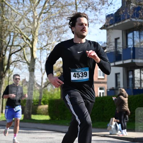 12.04.2026 - 45. Internationalen Wilhelmsburger Insellauf J. Mangold http://msf.ph/oto/9461923 12.04.2026 10:47:48 Ziel 5272, 3174, 4360, 4539, 3762, 4568, 3325, 5749, 2784, 4834, 4330, 3311, 2809, 4415, 4681, 4415, 4681, 2373, 2384, 2442, 3631, 5578, 3414, 3307, 4882, 2053, 4563, 4866, 2438, 2438, 3513, 2854, 2887, 3103, 4424, 3509, 4768, 3060 meine-sportfotos.de