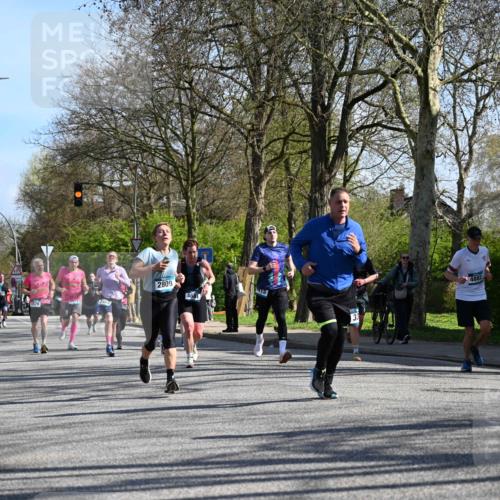 12.04.2026 - 45. Internationalen Wilhelmsburger Insellauf J. Mangold http://msf.ph/oto/9461932 12.04.2026 10:47:55 Ziel 3762, 4568, 3325, 5749, 2784, 4834, 4330, 3311, 2809, 4415, 4681, 2373, 2384, 2442, 3631, 5578, 3414, 3307, 4882, 2053, 4563, 4866, 4563, 4866, 2438, 3513, 2854, 2887, 3103, 3103, 4424, 3509, 4768, 3060, 3063, 2992, 2846, 3722, 4088, 4913 meine-sportfotos.de