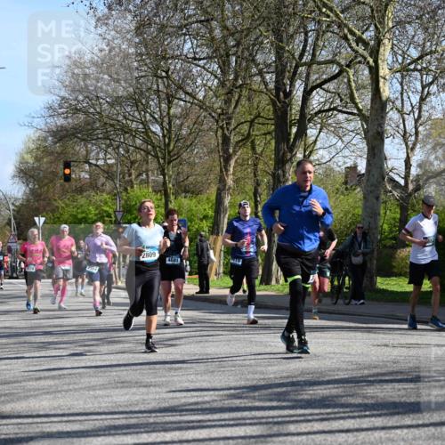 12.04.2026 - 45. Internationalen Wilhelmsburger Insellauf J. Mangold http://msf.ph/oto/9461933 12.04.2026 10:47:55 Ziel 3762, 4568, 3325, 5749, 2784, 4834, 4330, 3311, 2809, 4415, 4681, 2373, 2384, 2442, 3631, 5578, 3414, 3307, 4882, 2053, 4563, 4866, 4563, 4866, 2438, 3513, 2854, 2887, 3103, 3103, 4424, 3509, 4768, 3060, 3063, 2992, 2846, 3722, 4088, 4913 meine-sportfotos.de