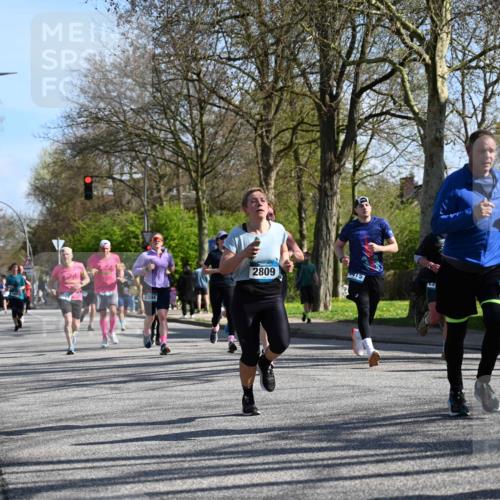 12.04.2026 - 45. Internationalen Wilhelmsburger Insellauf J. Mangold http://msf.ph/oto/9461945 12.04.2026 10:47:56 Ziel 4568, 3325, 5749, 2784, 4834, 4330, 3311, 2809, 4415, 4681, 2373, 2384, 2442, 3631, 5578, 3414, 3307, 4882, 2053, 4563, 4866, 2438, 3513, 2854, 2887, 3103, 4424, 4424, 3509, 4768, 3060, 3063, 2992, 2846, 3722, 4088, 4913 meine-sportfotos.de