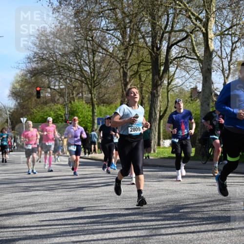 12.04.2026 - 45. Internationalen Wilhelmsburger Insellauf J. Mangold http://msf.ph/oto/9461948 12.04.2026 10:47:56 Ziel 4568, 3325, 5749, 2784, 4834, 4330, 3311, 2809, 4415, 4681, 2373, 2384, 2442, 3631, 5578, 3414, 3307, 4882, 2053, 4563, 4866, 2438, 3513, 2854, 2887, 3103, 4424, 4424, 3509, 4768, 3060, 3063, 2992, 2846, 3722, 4088, 4913 meine-sportfotos.de