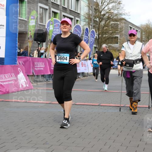 12.04.2026 - 45. Internationalen Wilhelmsburger Insellauf Strokosch-Dieckow http://msf.ph/oto/9461951 12.04.2026 13:18:10 Ziel 3604, 2125, 2520, 5204, 3272, 4690 meine-sportfotos.de