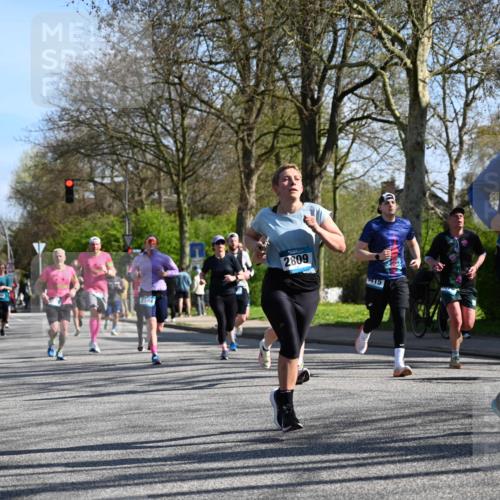 12.04.2026 - 45. Internationalen Wilhelmsburger Insellauf J. Mangold http://msf.ph/oto/9461952 12.04.2026 10:47:57 Ziel 4568, 3325, 5749, 2784, 4834, 4330, 3311, 2809, 4415, 4681, 2373, 2384, 2442, 3631, 5578, 3414, 3307, 4882, 2053, 4563, 4866, 2438, 3513, 2854, 2887, 3103, 4424, 3509, 4768, 3060, 3063, 2992, 2846, 3722, 4088, 4913 meine-sportfotos.de