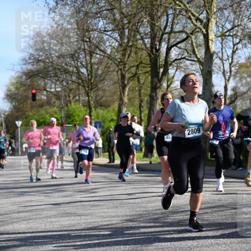 12.04.2026 - 45. Internationalen Wilhelmsburger Insellauf J. Mangold http://msf.ph/oto/9461956 12.04.2026 10:47:57 Ziel 4568, 3325, 5749, 2784, 4834, 4330, 3311, 2809, 4415, 4681, 2373, 2384, 2442, 3631, 5578, 3414, 3307, 4882, 2053, 4563, 4866, 2438, 3513, 2854, 2887, 3103, 4424, 3509, 4768, 3060, 3063, 2992, 2846, 3722, 4088, 4913 meine-sportfotos.de