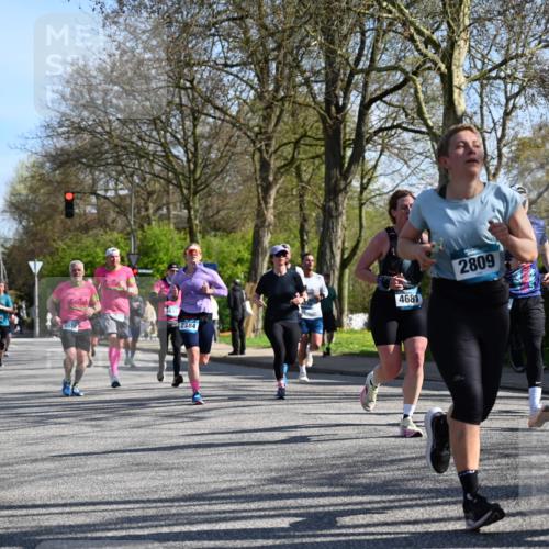 12.04.2026 - 45. Internationalen Wilhelmsburger Insellauf J. Mangold http://msf.ph/oto/9461960 12.04.2026 10:47:57 Ziel 4568, 3325, 5749, 2784, 4834, 4330, 3311, 2809, 4415, 4681, 2373, 2384, 2442, 3631, 5578, 3414, 3307, 4882, 2053, 4563, 4866, 2438, 3513, 2854, 2887, 3103, 4424, 3509, 4768, 3060, 3063, 2992, 2846, 3722, 4088, 4913 meine-sportfotos.de