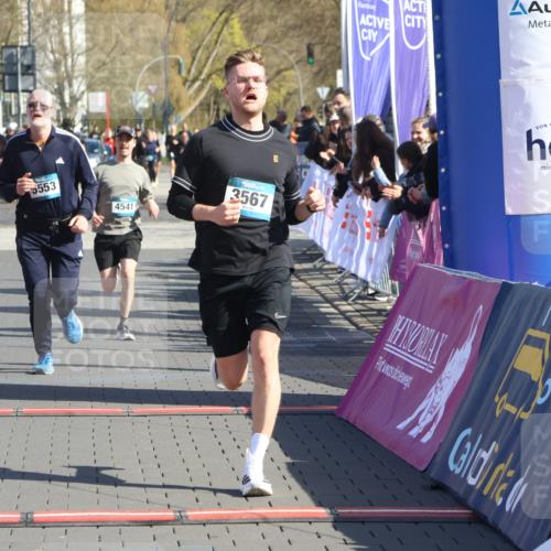 12.04.2026 - 45. Internationalen Wilhelmsburger Insellauf Strokosch-Dieckow http://msf.ph/oto/9461987 12.04.2026 10:52:12 Ziel 3183, 3567, 2729, 5553, 2837, 4541, 2432 meine-sportfotos.de
