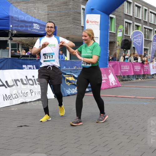 12.04.2026 - 45. Internationalen Wilhelmsburger Insellauf Strokosch-Dieckow http://msf.ph/oto/9462006 12.04.2026 13:18:08 Ziel 5717, 4804, 3604, 2125, 2520 meine-sportfotos.de