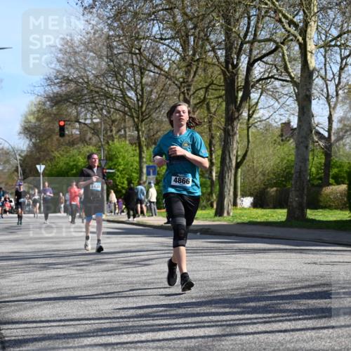 12.04.2026 - 45. Internationalen Wilhelmsburger Insellauf J. Mangold http://msf.ph/oto/9462010 12.04.2026 10:48:05 Ziel 4834, 4330, 3311, 2809, 4415, 4681, 2373, 2384, 2442, 3631, 5578, 3414, 3307, 4882, 2053, 4563, 4866, 2438, 3513, 2854, 2887, 3103, 4424, 3509, 4768, 3060, 3063, 2992, 2846, 3722, 4088, 4913, 4913, 4675, 3007 meine-sportfotos.de